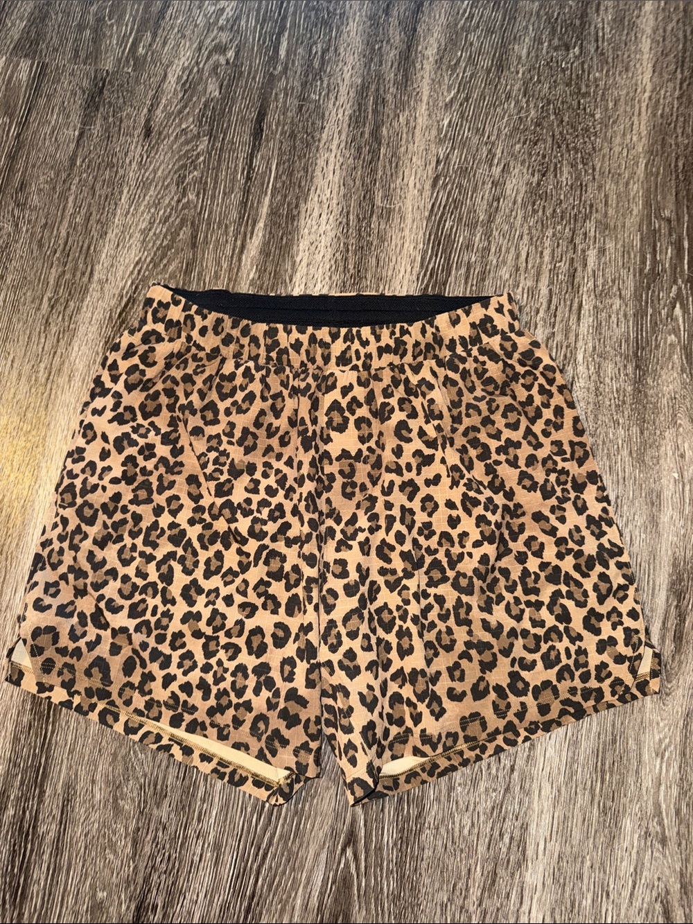 Lululemon Mile Maker short 6"